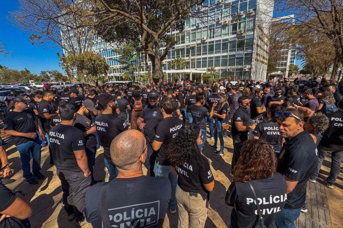 Votação ocorreu em frente ao Bloco C da Esplanada dos Ministérios -  (crédito: David Jordan/Sinpol-DF)