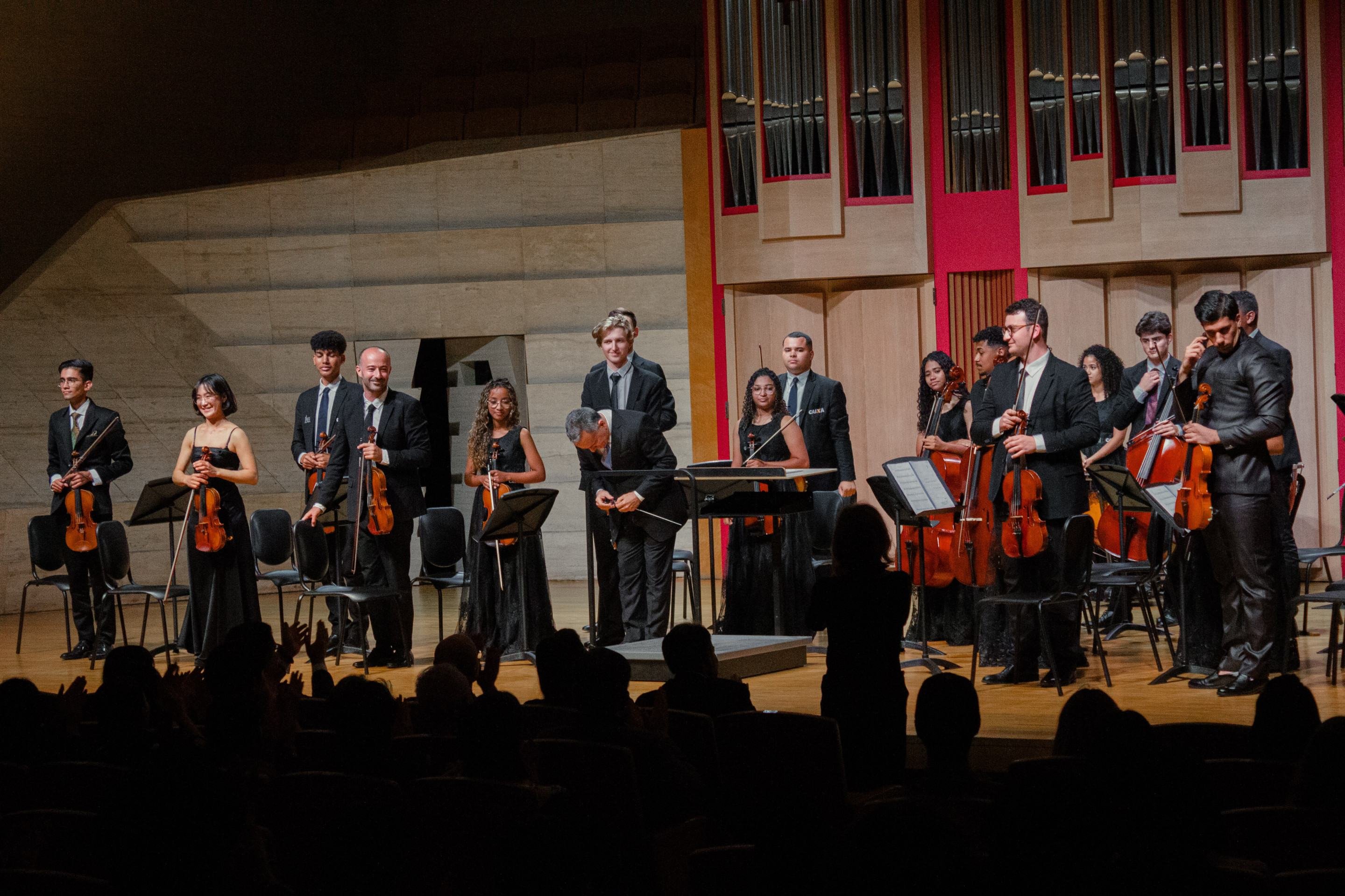 Orquestra Cidadã se apresenta na Praça Memorial da Paz, em Hiroshima
