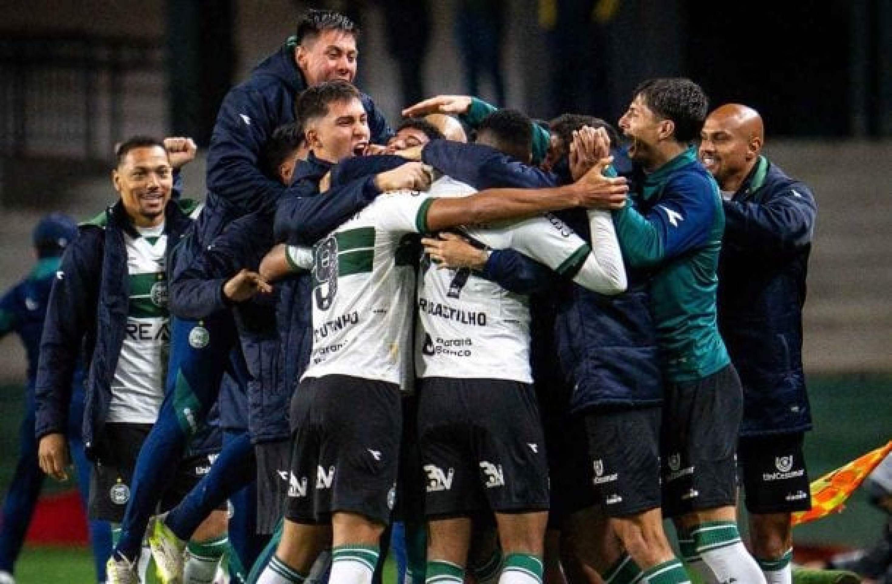 Coritiba vence o Botafogo-SP em partida marcada por dupla agressão de Edson