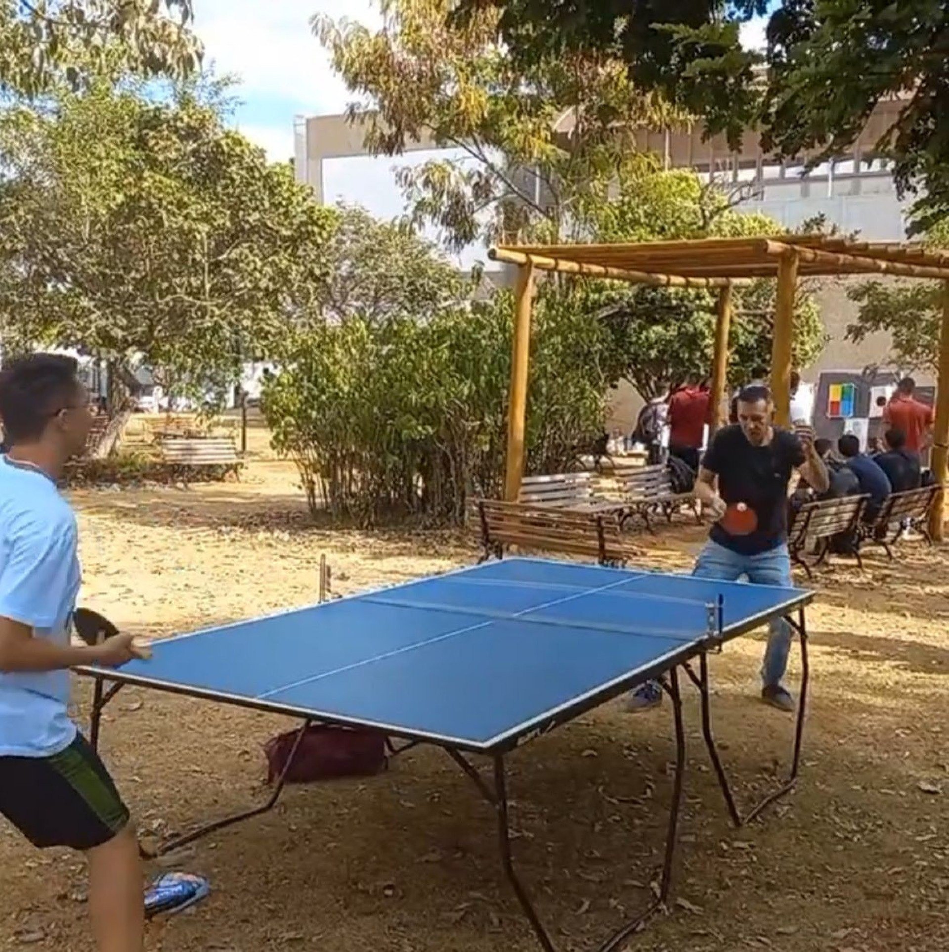 Momento de descontração na disciplina felicidade na UnB