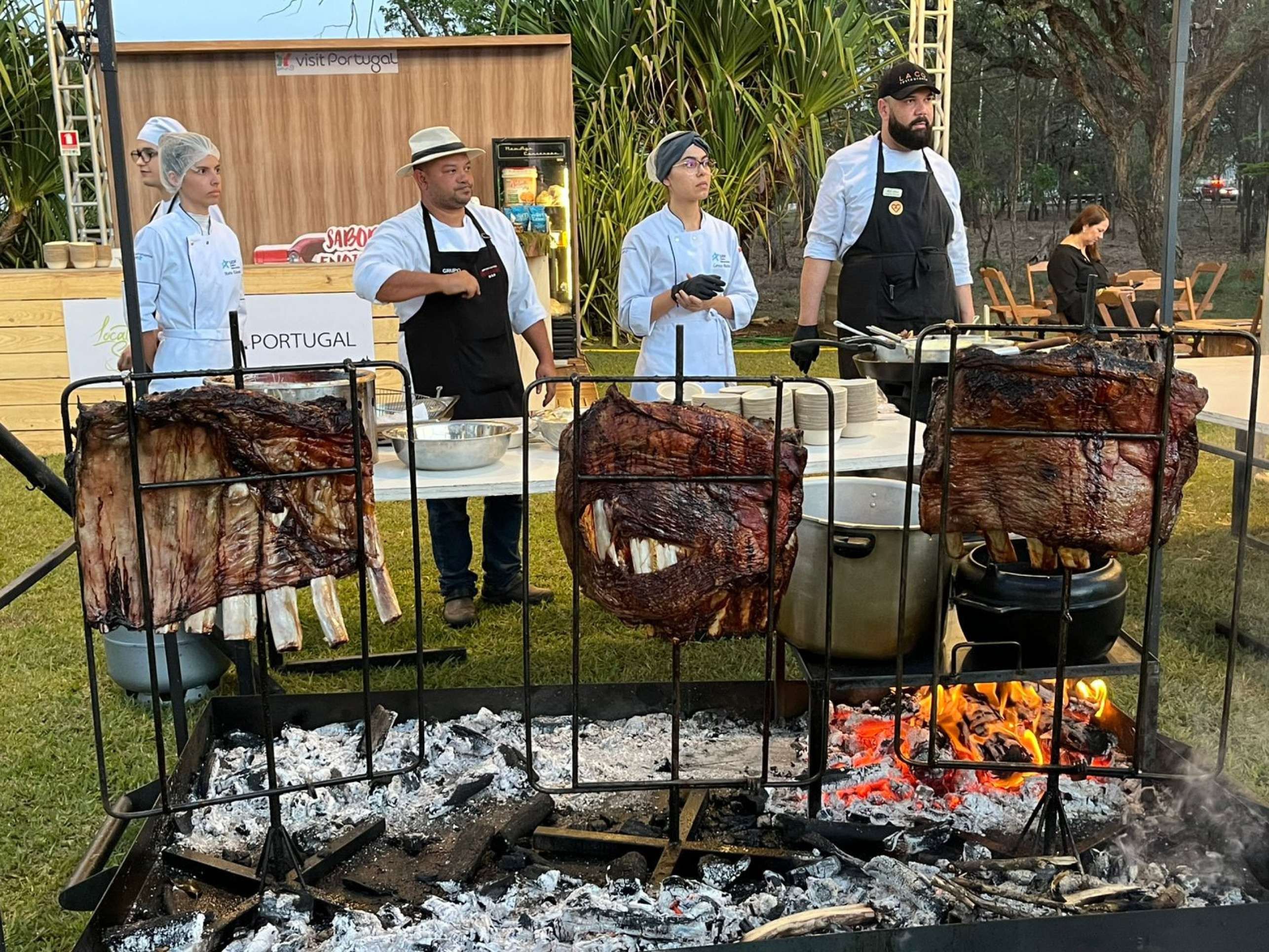 Quatro chefs portugueses e quatro brasileiros prepararam um menu cheio de personalidade