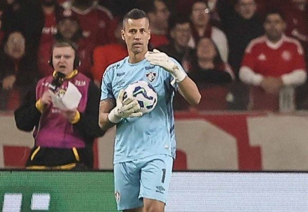 FÃBIO â?? Nenhum trabalho no primeiro tempo. Um pouco mais de trabalho no segundo tempo, mas a verdade Ã© que o ataque do Galo foi muito inoperante. NOTA 6,0. Foto: Lucas MerÃ§on/Fluminense