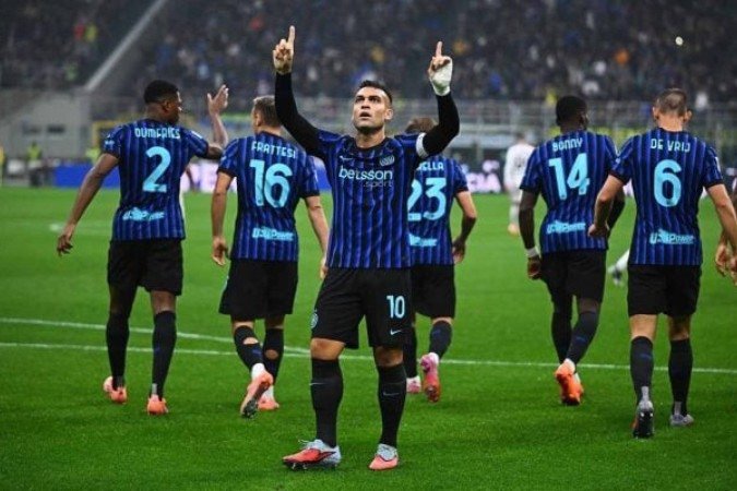 Jogadores da Inter de Milão celebram um dos gols no passeio diante da Cremonese -  (crédito: Foto: Divulgação / Internazionale )