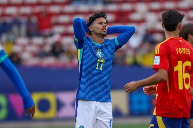 Atacante do Cruzeiro, Rhuan Gabriel não escondeu a frustração na derrota para a Espanha - (crédito: Beto Noval/Estadão Conteúdo) Atacante do Cruzeiro, Rhuan Gabriel não escondeu a frustração na derrota para a Espanha - (crédito: Beto Noval/Estadão Conteúdo)