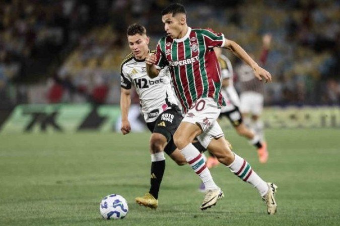 SERNA – Muito incisivo principalmente quando caiu pela esquerda, segurando a bola e se entendendo com quem caía pelo setor. Fez um belo gol, o segundo do time.. NOTA 7,0. Foto: Lucas Merçon/Fluminense