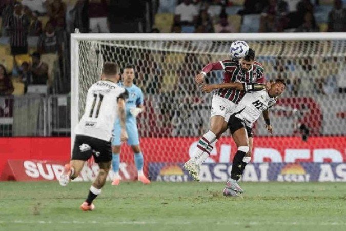 FREYTES – Assim como Thiago Silva, foi bem na marcação direta, anulando Hulk e com bom papel ajudando o lateral. NOTA 6,5. Foto: Lucas Merçon/Fluminense