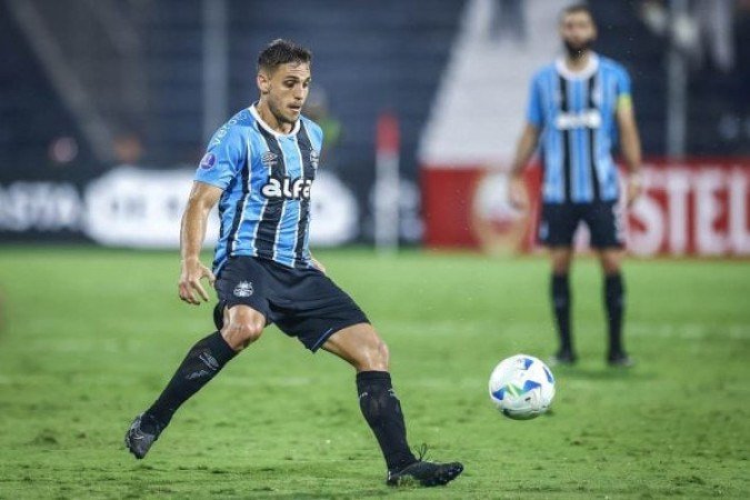 CAMILO - Substituiu Arthur e fez um bom 