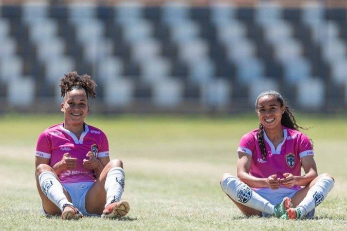 Comemoração de videogame na exibição de gala do Real Brasília contra o Cresspom sob sol escaldante no Estádio Rorizão, em Samambaia -  (crédito: @Giovanifoto)