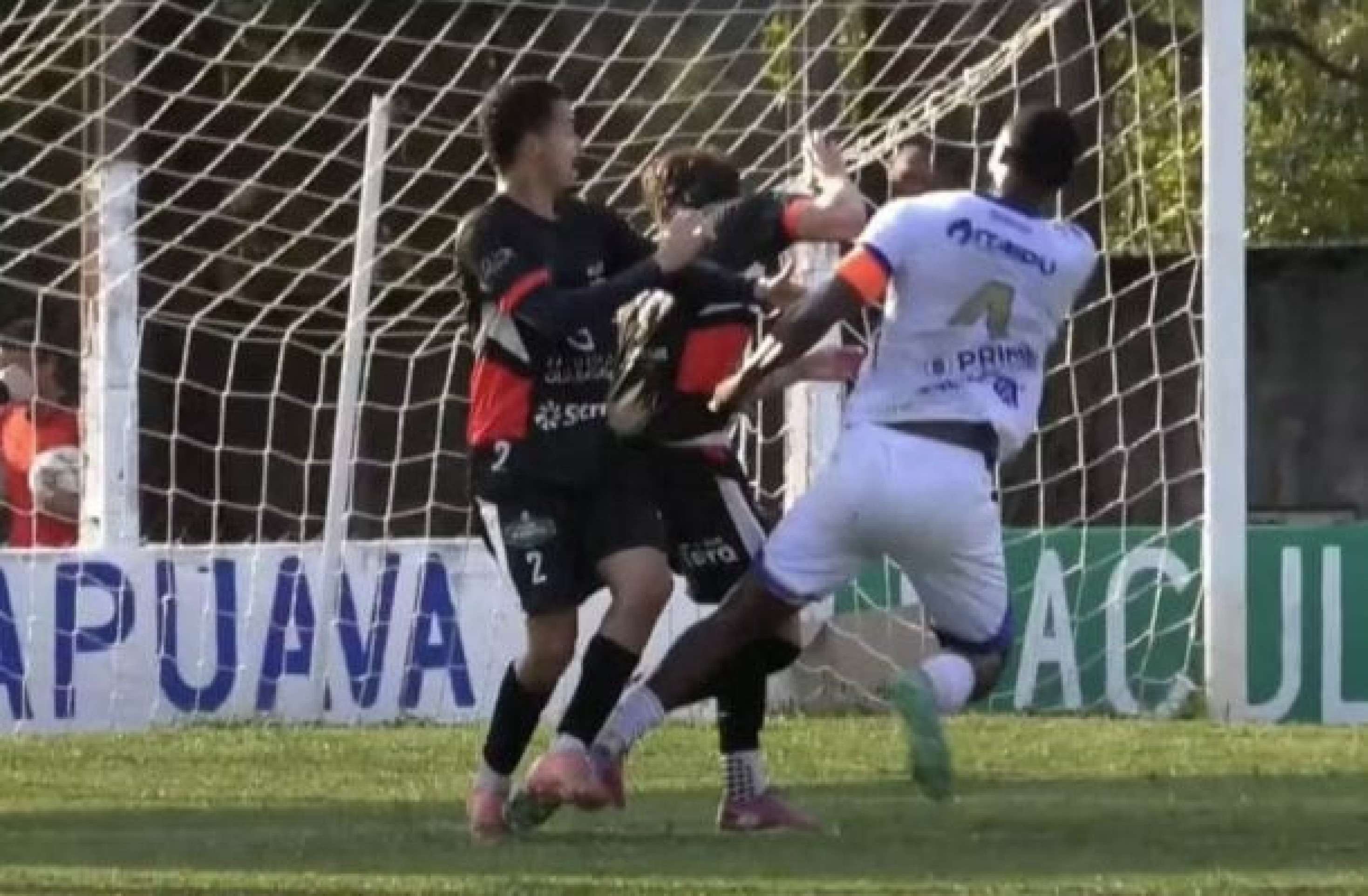 No Paraná, jogador toma soco do adversário e vai parar no hospital