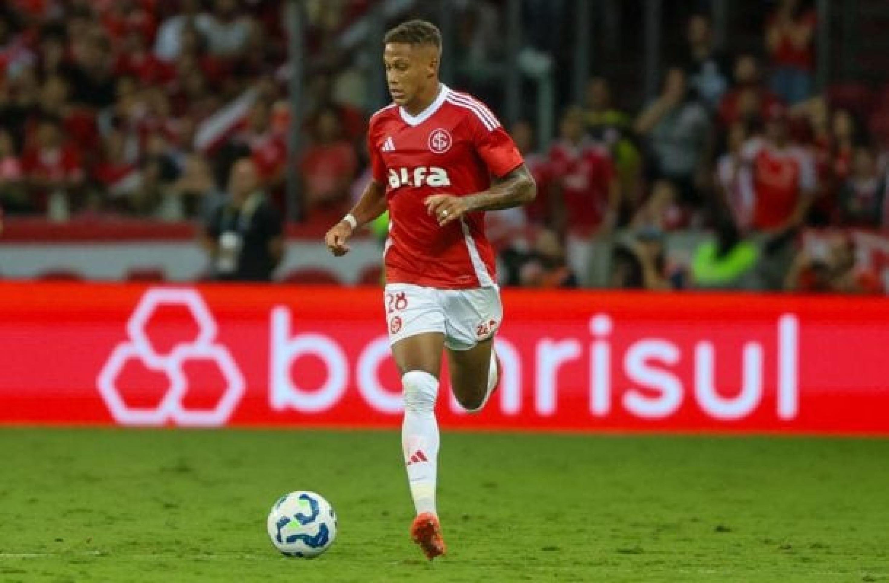 Autor do gol, Vitinho enaltece resultado para o Internacional: ???Parar dar moral???