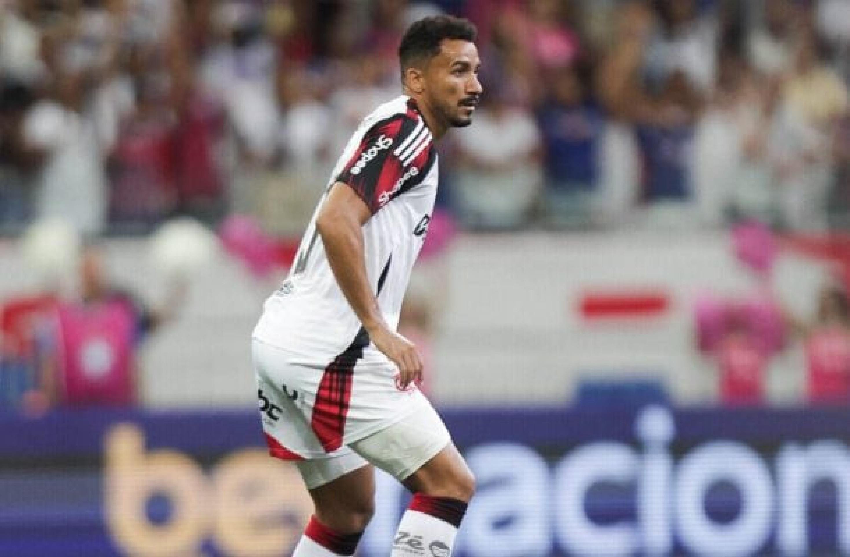 Danilo, do Flamengo, pede desculpas por expulsão: “Retratação aos companheiros e à torcida”