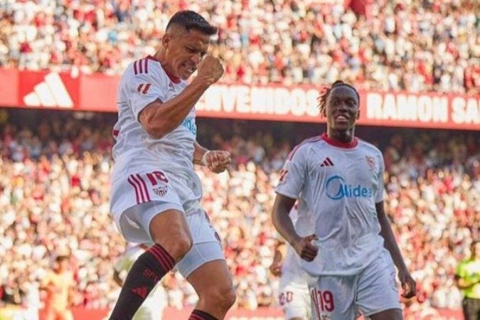 Chileno Aléxis Sánchez, de pênalti, fez o primeiro do Sevilla -  (crédito: - Divulgação/Sevilla)