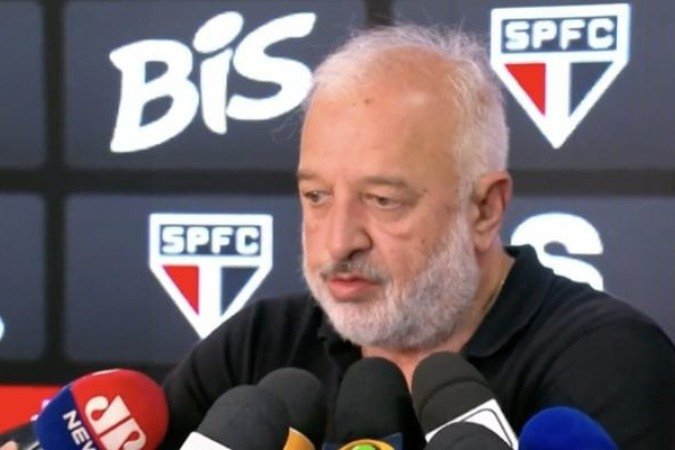 Dirigente ficou extremamente irritado com a decisão de campo -  (crédito: Foto: Reprodução / Ge TV)