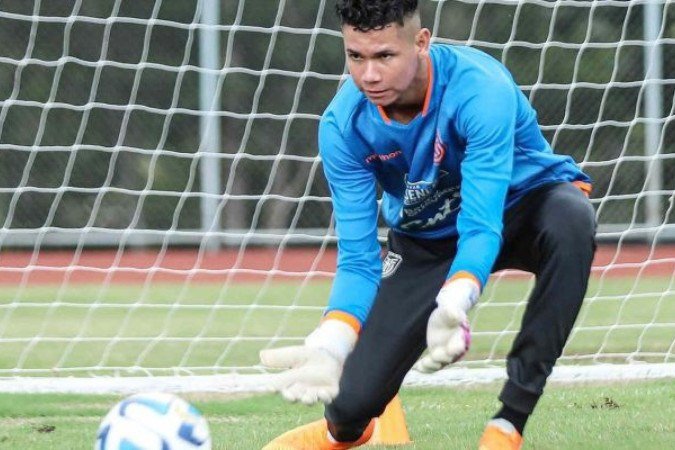 Cristhian Loor, de 19 anos, foi convocado para a seleção principal do Equador -  (crédito: Reprodução/Instagram)