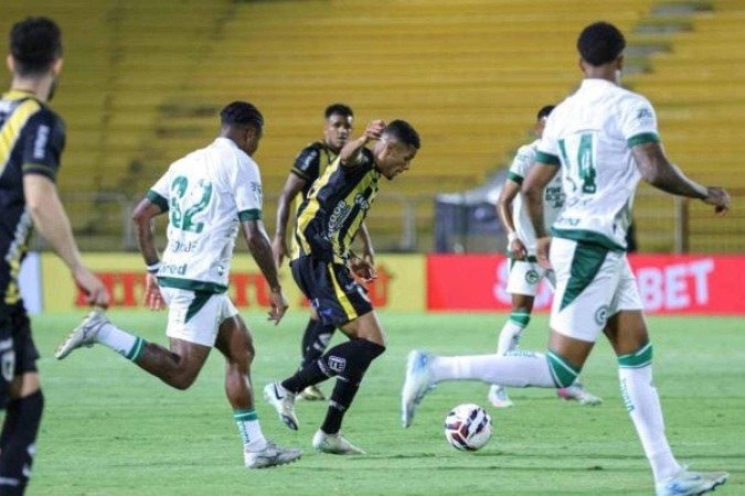 Goiás e Volta Redonda protagonizaram duelo com diversas chances claras de gol desperdiçadas -  (crédito: Foto: Anderson Mendes/VRFC)