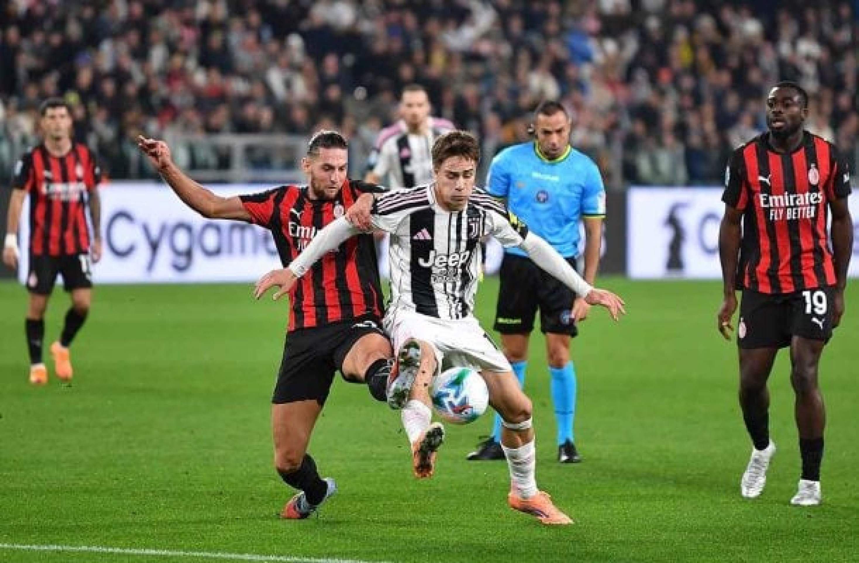 Juventus e Milan fazem jogo morno e empatam pelo Italiano