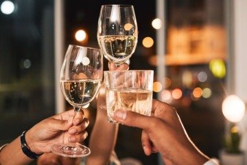 Preocupação com metanol impulsiona movimento de abstinência alcoólica - PeopleImages | Shutterstock