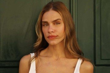 Isabelle Nassar é atriz, dramaturga e pesquisadora formada em artes cênicas e filosofia contemporânea -  (crédito: Reprodução / Instagram )