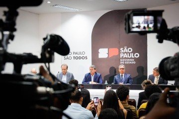 Coletiva sobre ações contra o metanol em São Paulo -  (crédito: Reprodução / Agência de Notícias do Governo do Estado de São Paulo )
