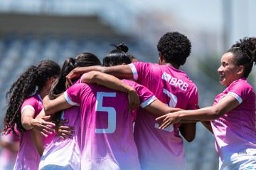 O Real Brasília goleou o Cresspom com gols de Isabela Ribeiro, duas vezes, Beatriz e Giovana Fernanda -  (crédito: Giovani Leonel/Real Brasília)