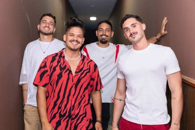 Os integrantes da banda Doze Por Oito: Eric Vianna, Thiago Miranda, Hugo Mondadori e 
Gustavo Choairy -  (crédito: Mariana Campos / CB/DA Press)