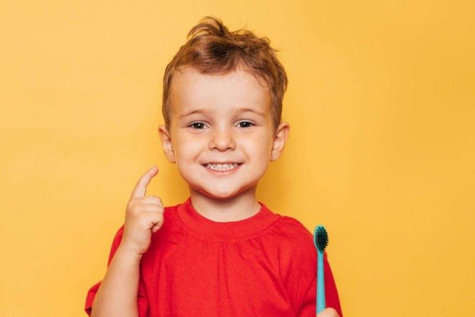O cuidado com a saúde bucal deve começar na infância (Imagem: Asia Evtyshok | Shutterstock) -  (crédito: EdiCase)