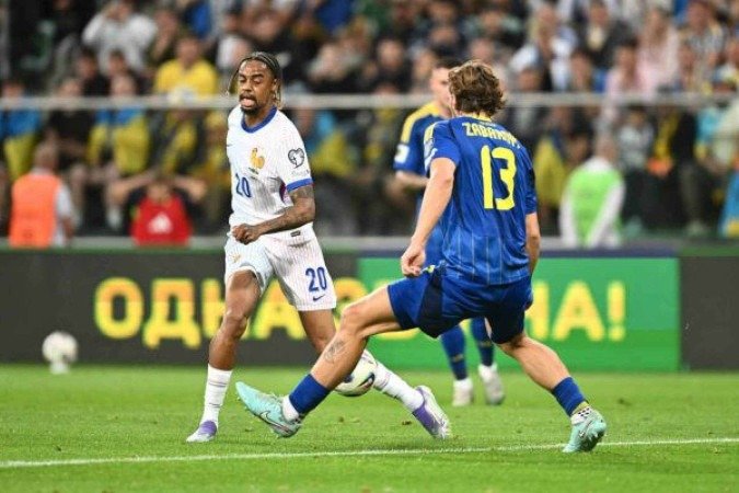 Barcola em ação com a camisa da França -  (crédito: Foto: Mateusz Slodkowski/Getty Images)