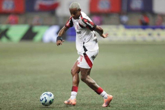 Wallace Yan em jogo contra o Bahia, pelo Brasileirão - (crédito: Foto: Gilvan de Souza /CRF) Wallace Yan em jogo contra o Bahia, pelo Brasileirão - (crédito: Foto: Gilvan de Souza /CRF)