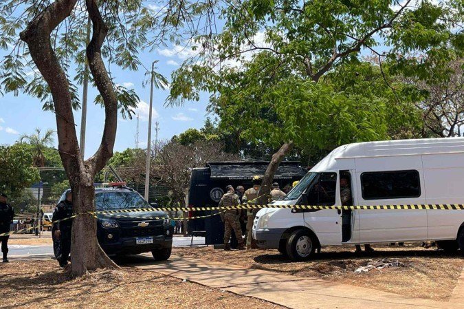 A área foi isolada após a identificação de objetos semelhantes a dinamites, o que mobilizou equipes da Polícia Militar, Bope e Corpo de Bombeiros