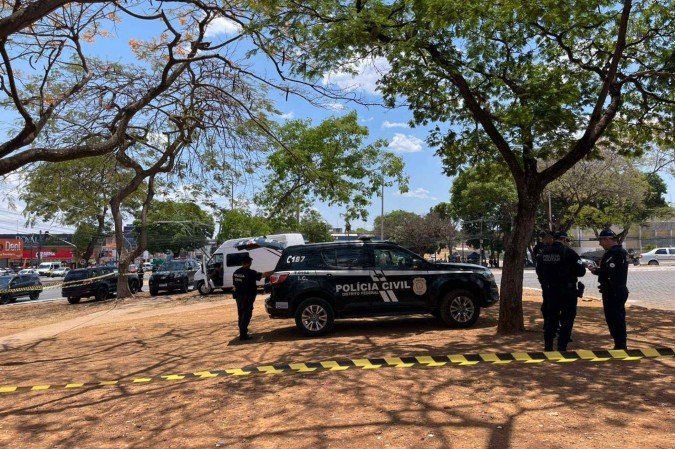 A área foi isolada após a identificação de objetos semelhantes a dinamites, o que mobilizou equipes da Polícia Militar, Bope e Corpo de Bombeiros