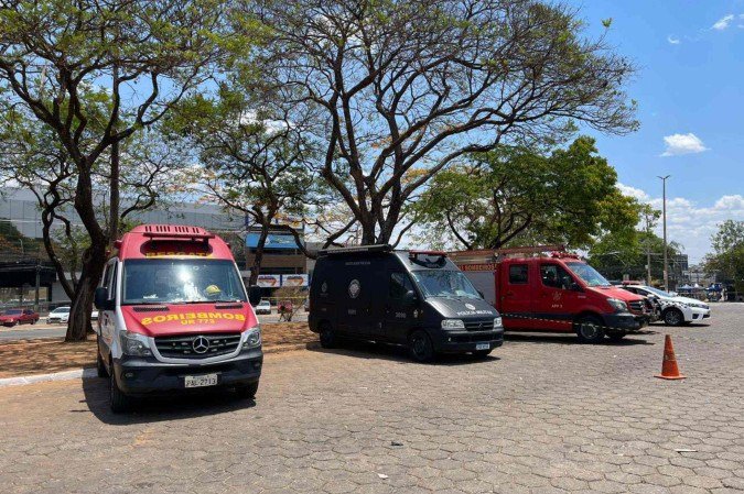 A área foi isolada após a identificação de objetos semelhantes a dinamites, o que mobilizou equipes da Polícia Militar, Bope e Corpo de Bombeiros