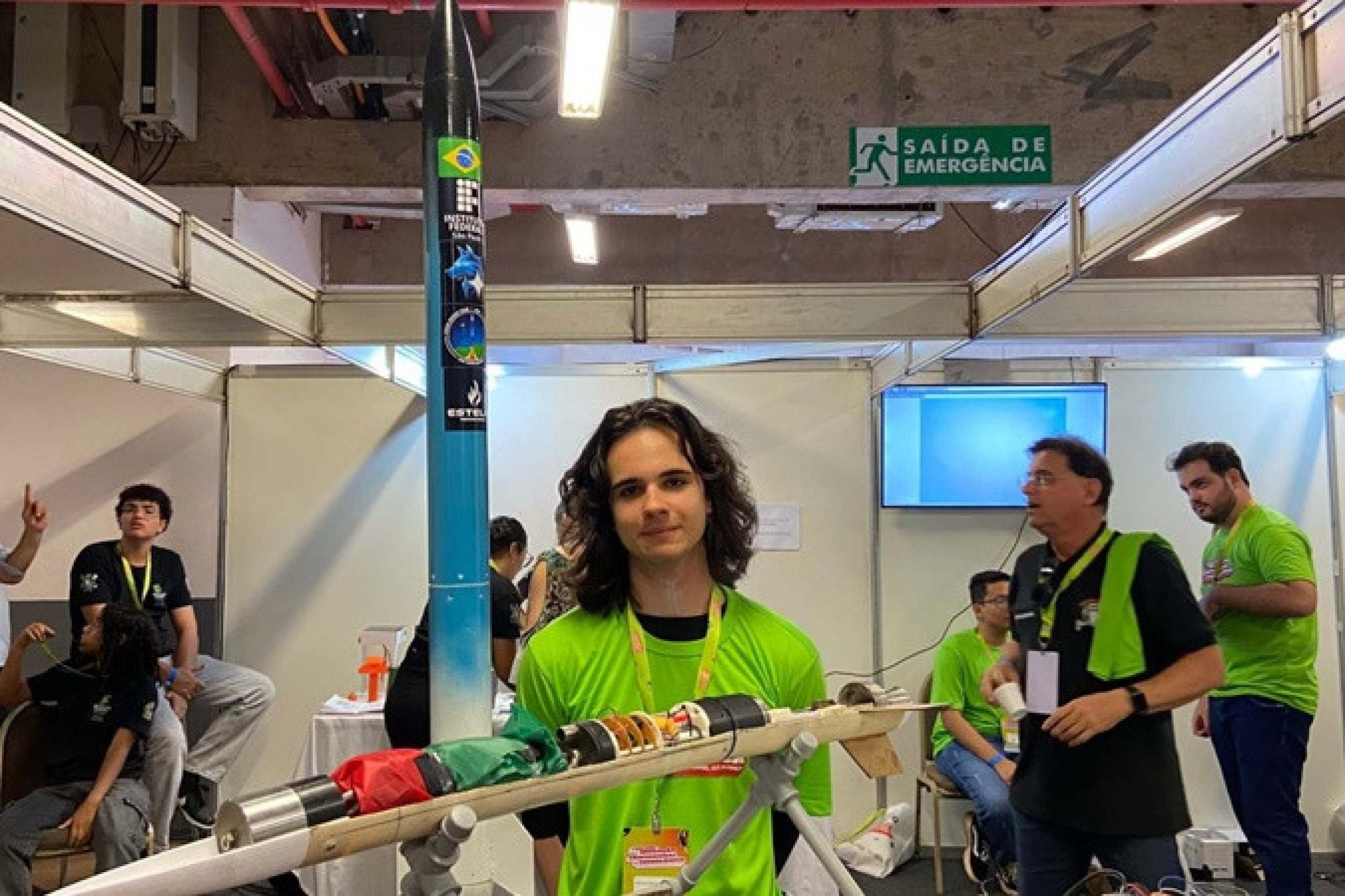 Vinícius e sua equipe vão competir na Latin American Space Challenge (LASC), competição experimental de engenharia de foguetes e satélites, considerada a maior da América Latina e a segunda maior do mundo. 