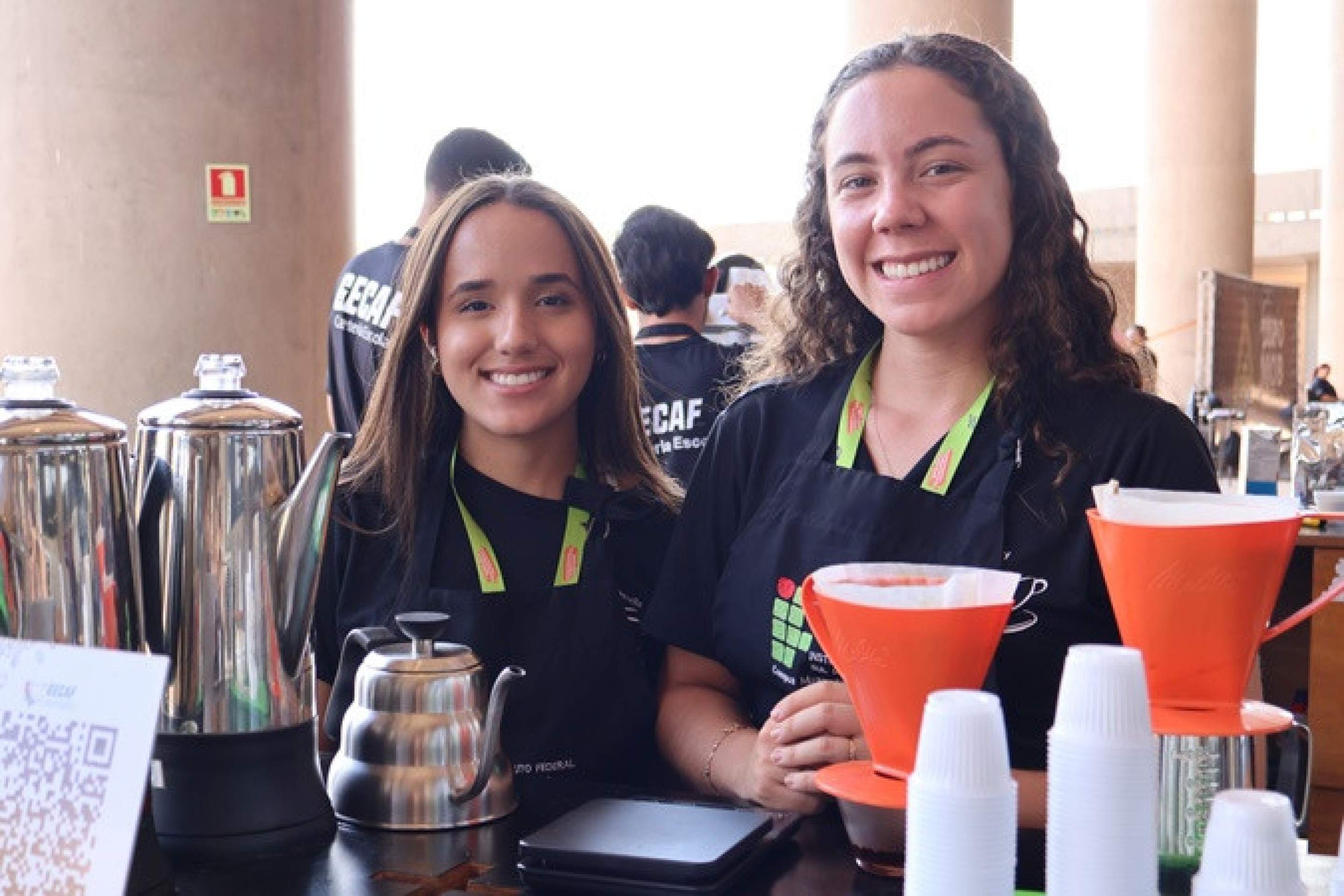 Estudantes do IFB Minas Gerais, Emily Tavares e Priscilla Vitória.