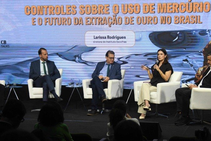 Autoridades, parlamentares e especialistas reunidos no seminário debateram os efeitos ambientais e sanitários do metal; mudanças na legislação; entre outros temas - (crédito: Ed Alves CB/DA Press) Autoridades, parlamentares e especialistas reunidos no seminário debateram os efeitos ambientais e sanitários do metal; mudanças na legislação; entre outros temas - (crédito: Ed Alves CB/DA Press)