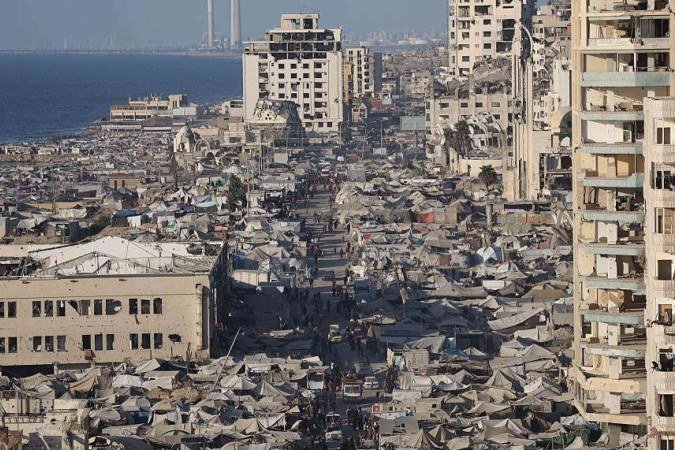 Depois de Israel ter lançado uma invasão terrestre, cerca de um milhão de pessoas fugiram de Rafah, no sul de Gaza, em maio de 2024 - (crédito: BBC) Depois de Israel ter lançado uma invasão terrestre, cerca de um milhão de pessoas fugiram de Rafah, no sul de Gaza, em maio de 2024 - (crédito: BBC)