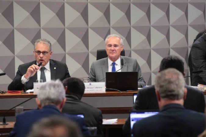 Presidente da comissão mista, o senador Renan Calheiros (D) refutou tentativas da oposição de adiar votação - (crédito: Bruno Spada / Câmara dos Deputados) Presidente da comissão mista, o senador Renan Calheiros (D) refutou tentativas da oposição de adiar votação - (crédito: Bruno Spada / Câmara dos Deputados)