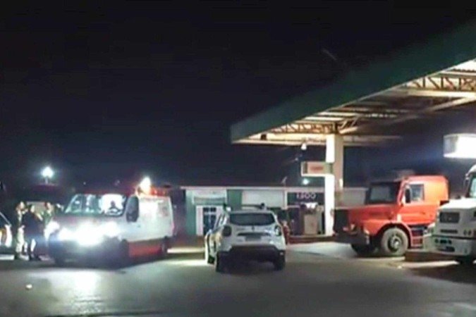 Mulher trans é assassinada com facada no peito atrás de banheiros de posto -  (crédito: Redes Sociais/Divulgação)