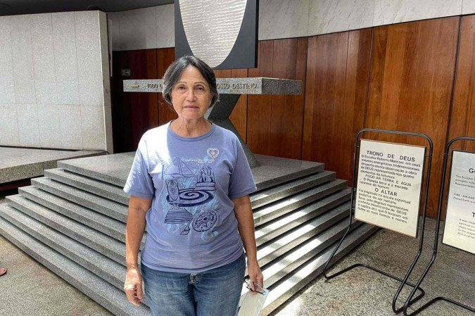 Regina Maria dos Santos frequenta o templo desde a sua fundação e lamentou a morte de Paiva Netto