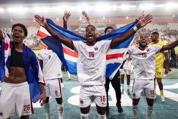 Cabo Verde vem de uma vitória épica contra Camarões: lideres do Grupo D com 19 pontos, os Tubarões Azuis precisam de uma vitória em dois jogos para irem à Copa pela primeira vez -  (crédito:  Franck Fife/AFP)