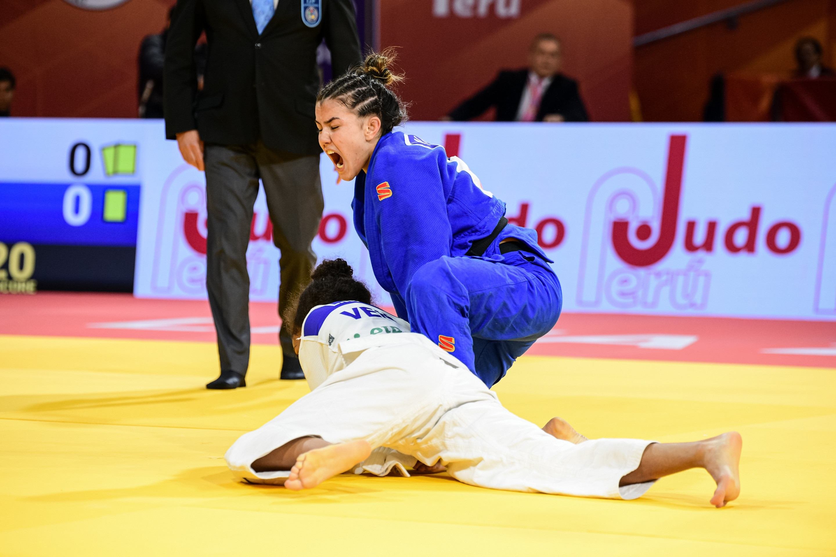 Nicole Marques celebra ser a primeira mulher do DF campeã mundial