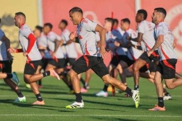 Internacional tem retorno e ausência no elenco em segundo dia de treinos