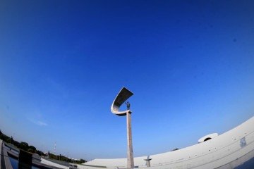 Segundo o Inmet, o sol predomina durante a manhã mas a partir do início da tarde, há possibilidade de pancadas isoladas de chuva em algumas regiões
- (crédito: Ed Alves CB/DA Press) Segundo o Inmet, o sol predomina durante a manhã mas a partir do início da tarde, há possibilidade de pancadas isoladas de chuva em algumas regiões
- (crédito: Ed Alves CB/DA Press)