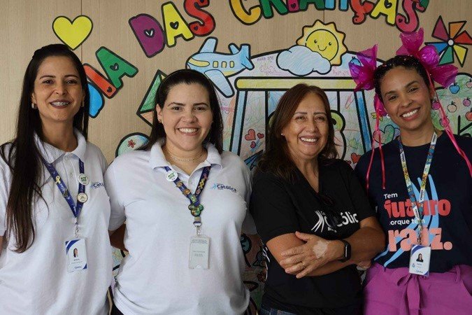 Semana da criança, dia do cabelo maluco no Colégio Católica Brasília. Professora Ingrid Paz dos Anjos, Maria Madalena Baudson, Coordenadora pedagógica Nataelle dos Santos Soares e orientadora educacional dos anos iniciais Mônica de Fátima
