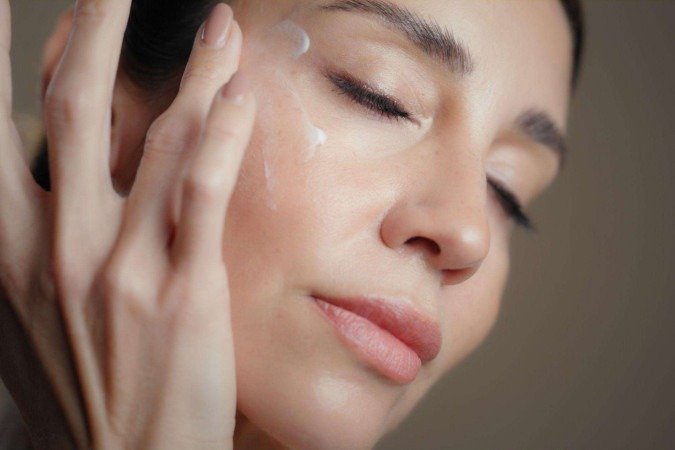 O microagulhamento produz pequenas lesões na pele que podem desencadear a produção de colágeno -  (crédito: Getty Images)