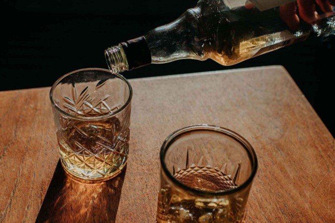 Bar Ministrão foi fechado em São Paulo por suspeita de metanol na bebida -  (crédito: Nelson Almeida/AFP via Getty Images)