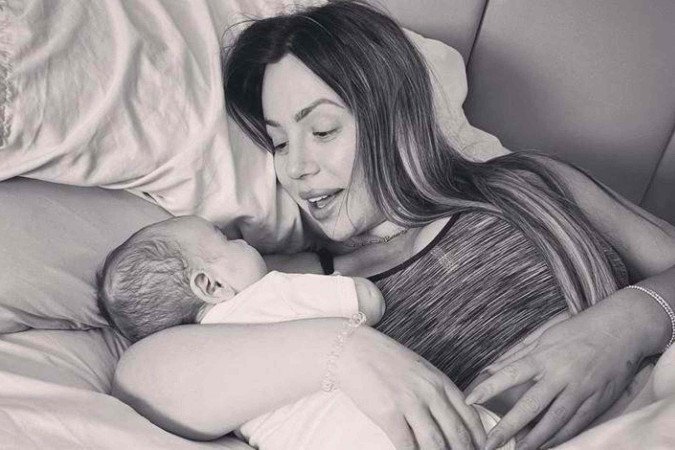 Holly Hagan-Blyth, seu marido Jacob e seu bebê Alpha-Jax na academia - (crédito: Holly Hagan-Blyth) Holly Hagan-Blyth, seu marido Jacob e seu bebê Alpha-Jax na academia - (crédito: Holly Hagan-Blyth)