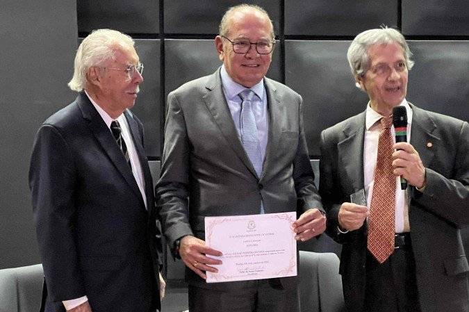 Gilmar, entre o ex-presidente Sarney e o presidente da ABrL, Fábio de Sousa Coutinho - (crédito: Pedro Mesquita/CB/D.A Press) Gilmar, entre o ex-presidente Sarney e o presidente da ABrL, Fábio de Sousa Coutinho - (crédito: Pedro Mesquita/CB/D.A Press)