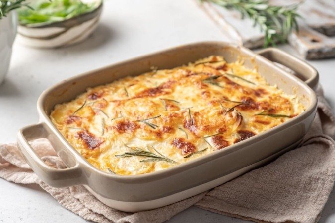 Gratinado de batatas à francesa (Imagem: Elena Shashkina | Shutterstock) - (crédito: EdiCase) Gratinado de batatas à francesa (Imagem: Elena Shashkina | Shutterstock) - (crédito: EdiCase)