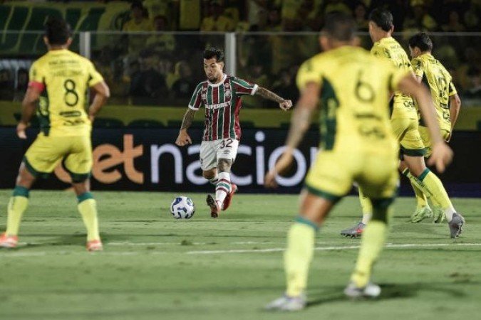 LUCHO ACOSTA - O baixinho novamente foi maestro do time. Toda jogada de criação passou pelo argentino. Teve um golaço anulado e participou do gol de empate. NOTA 7.5 - Foto: Marcelo Gonçalves/Fluminense