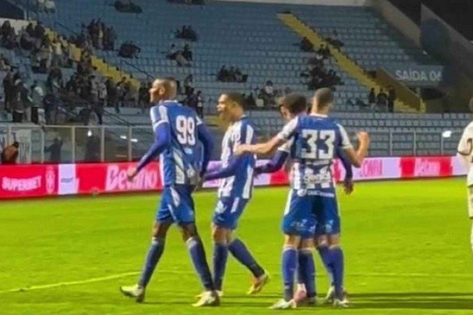 Leão comemora a boa vitória da equipe que ainda sonha com o acesso -  (crédito: Foto: Reprodução)